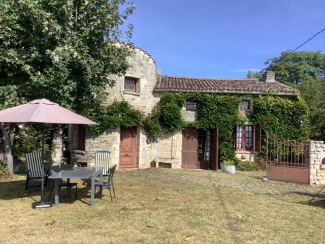 Traditional Charentais Cottage In Countryside 25 Minutes From Royan Balanzac Eksteriør billede